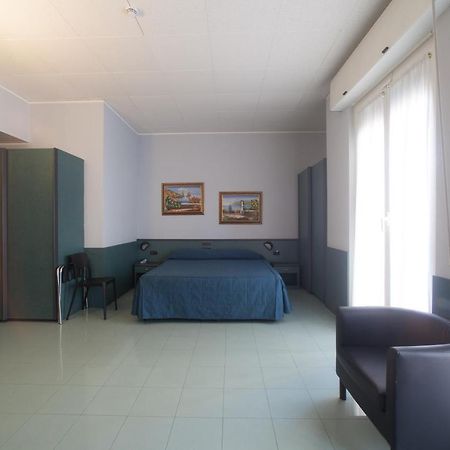 Hotel Tirreno Janov Exteriér fotografie
