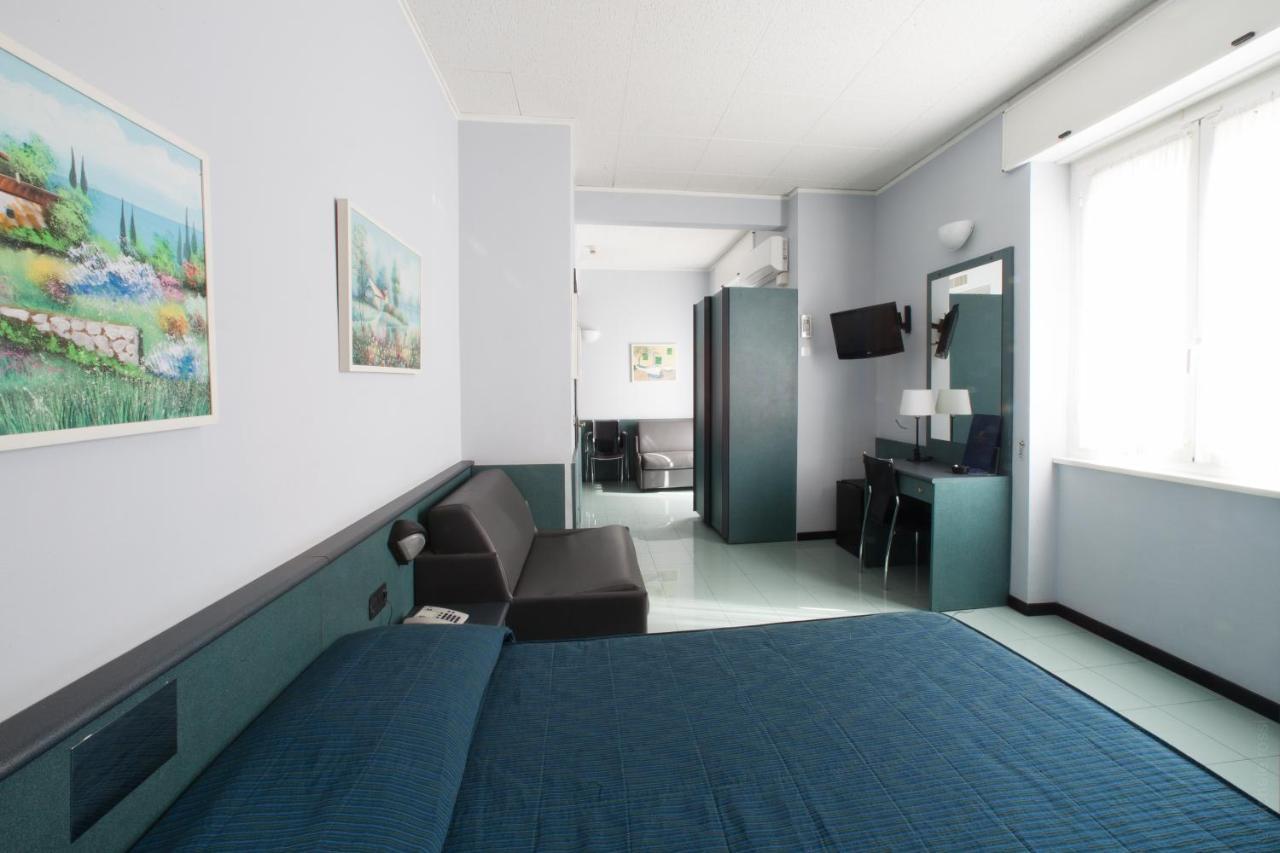 Hotel Tirreno Janov Exteriér fotografie