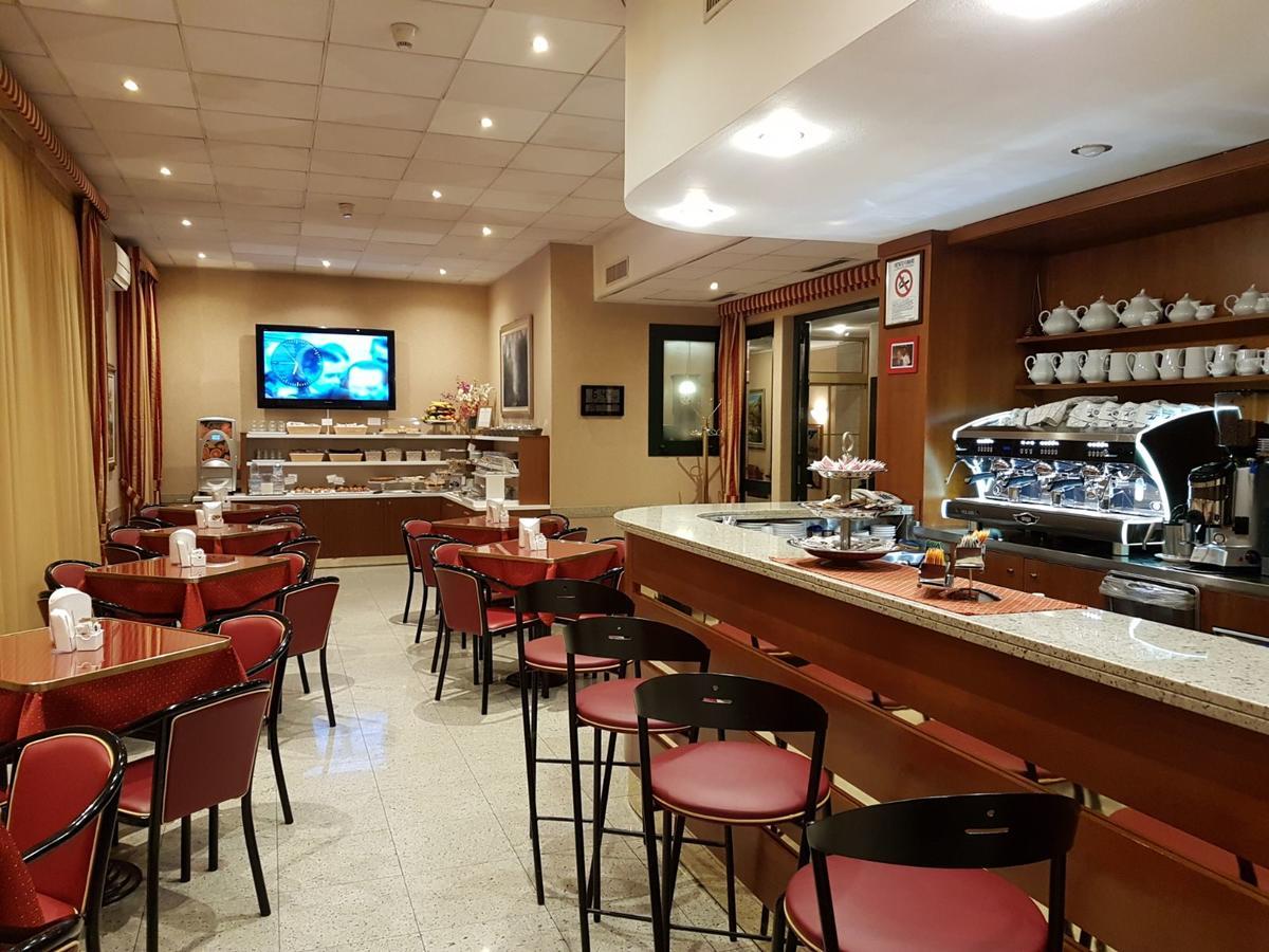Hotel Tirreno Janov Exteriér fotografie