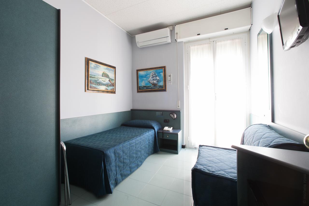 Hotel Tirreno Janov Exteriér fotografie