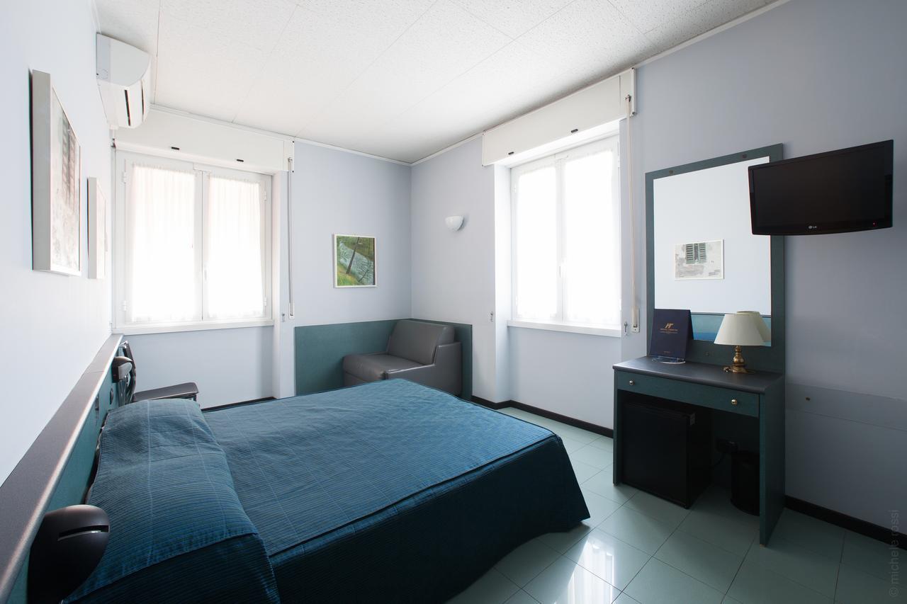 Hotel Tirreno Janov Exteriér fotografie
