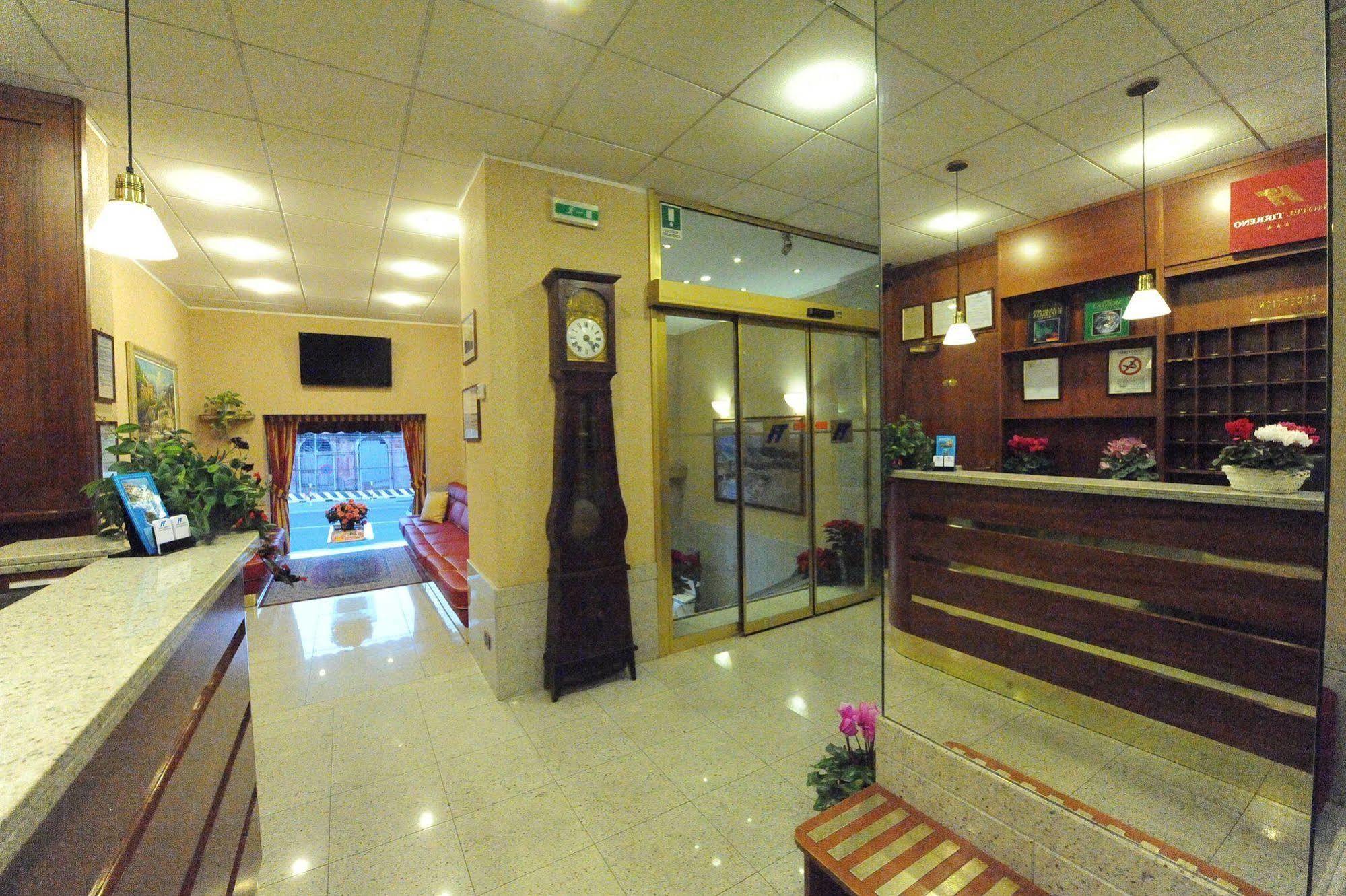 Hotel Tirreno Janov Exteriér fotografie