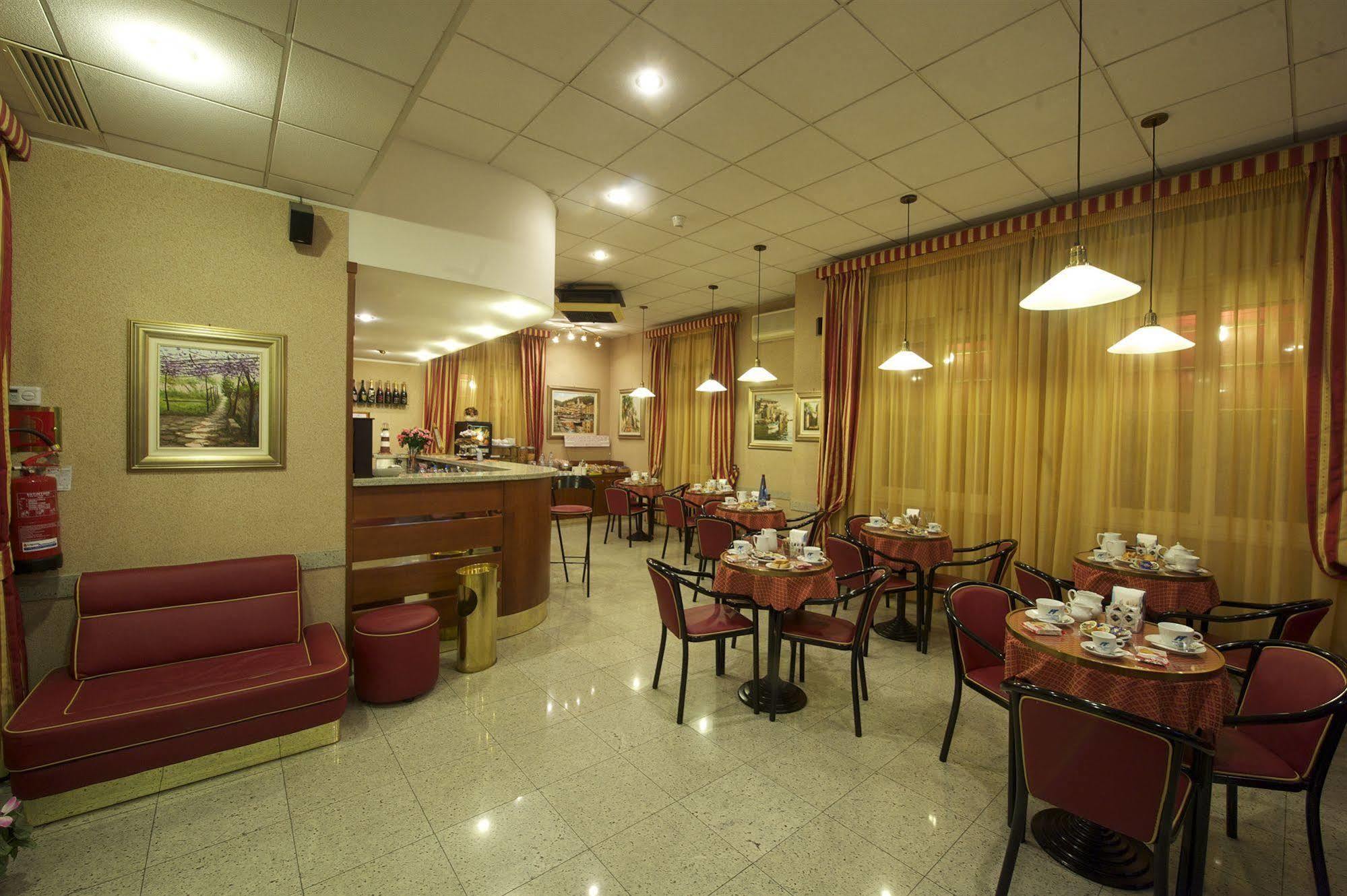 Hotel Tirreno Janov Exteriér fotografie