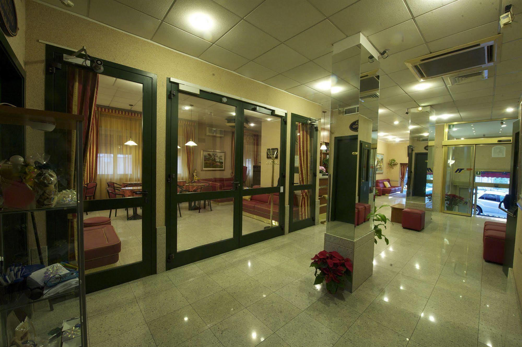 Hotel Tirreno Janov Exteriér fotografie
