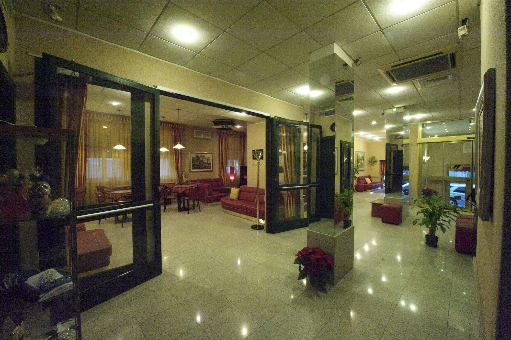 Hotel Tirreno Janov Exteriér fotografie