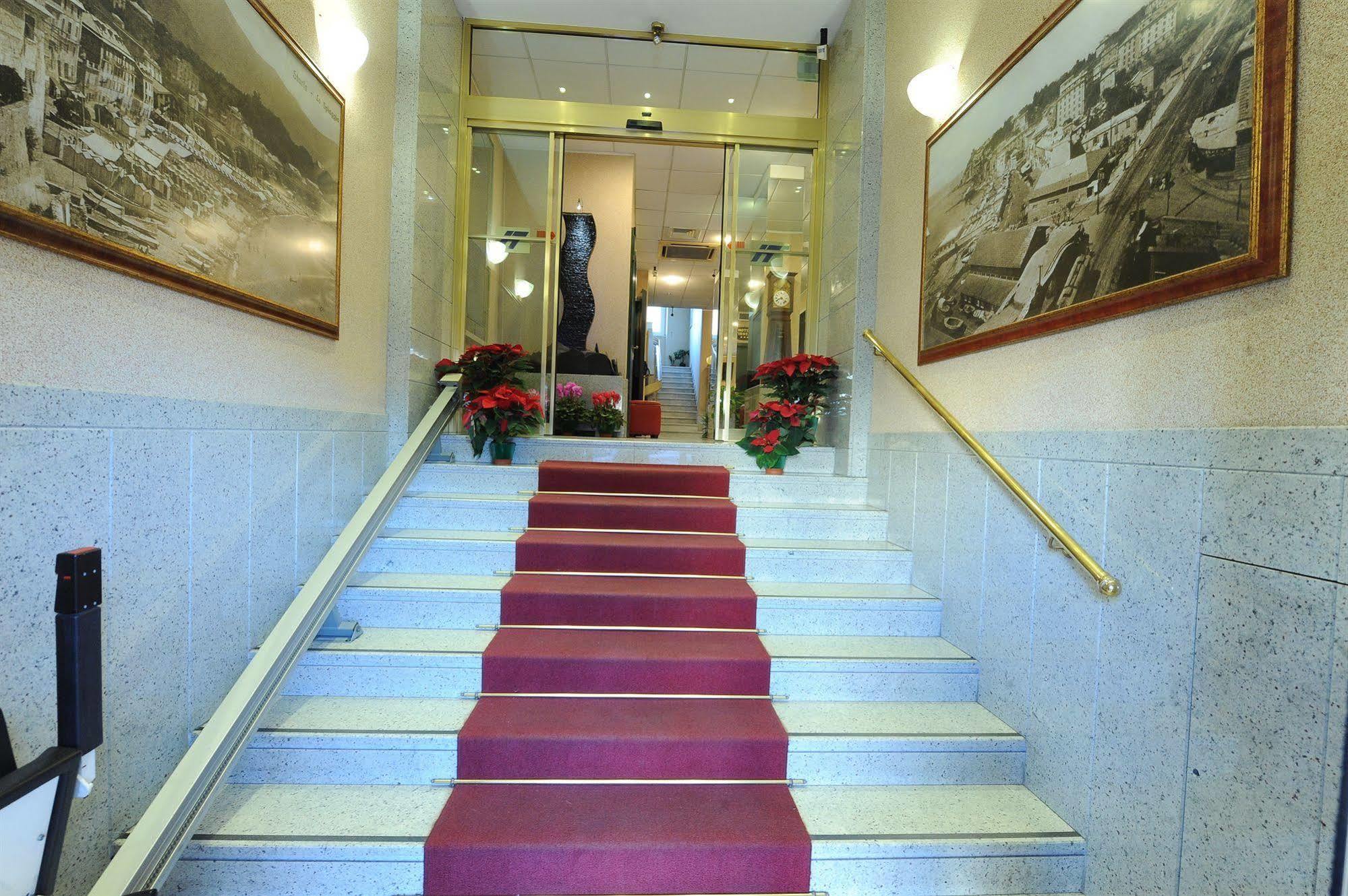 Hotel Tirreno Janov Exteriér fotografie