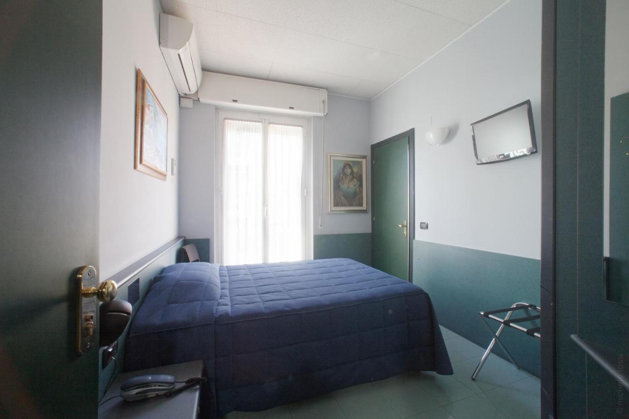 Hotel Tirreno Janov Exteriér fotografie