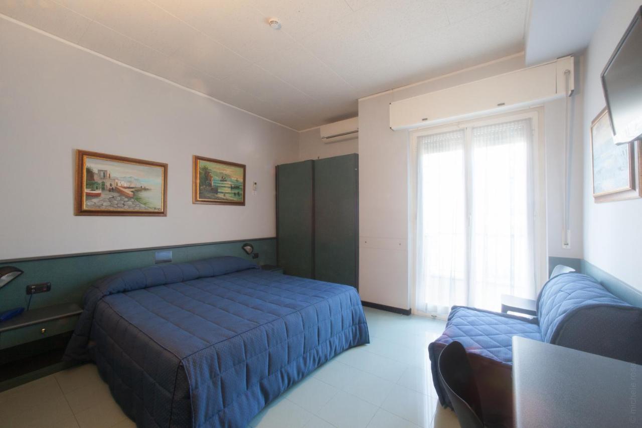 Hotel Tirreno Janov Exteriér fotografie