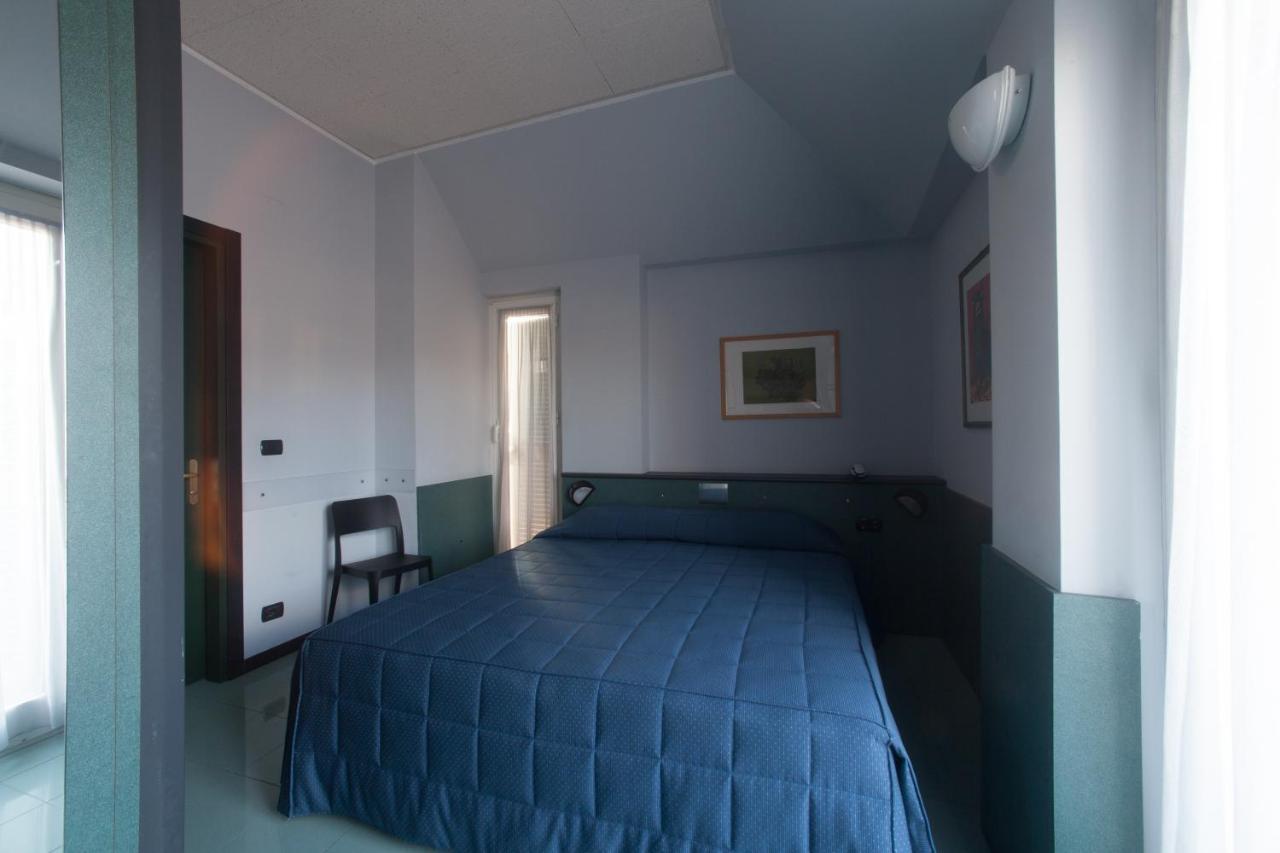 Hotel Tirreno Janov Exteriér fotografie