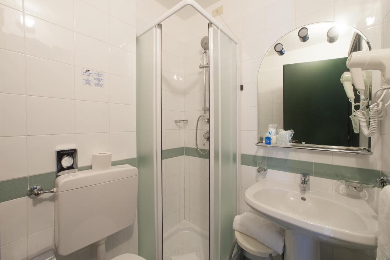 Hotel Tirreno Janov Exteriér fotografie