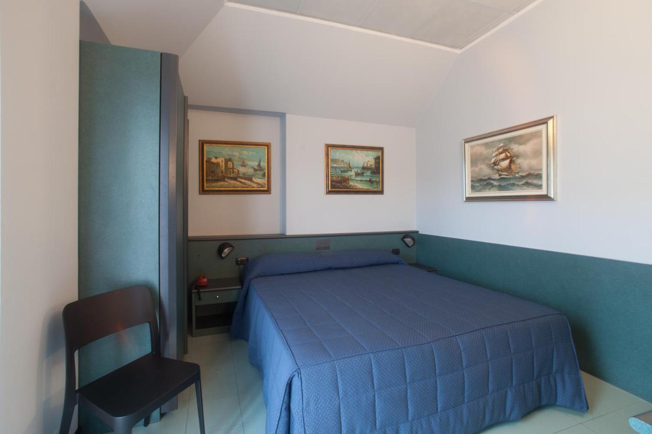 Hotel Tirreno Janov Exteriér fotografie