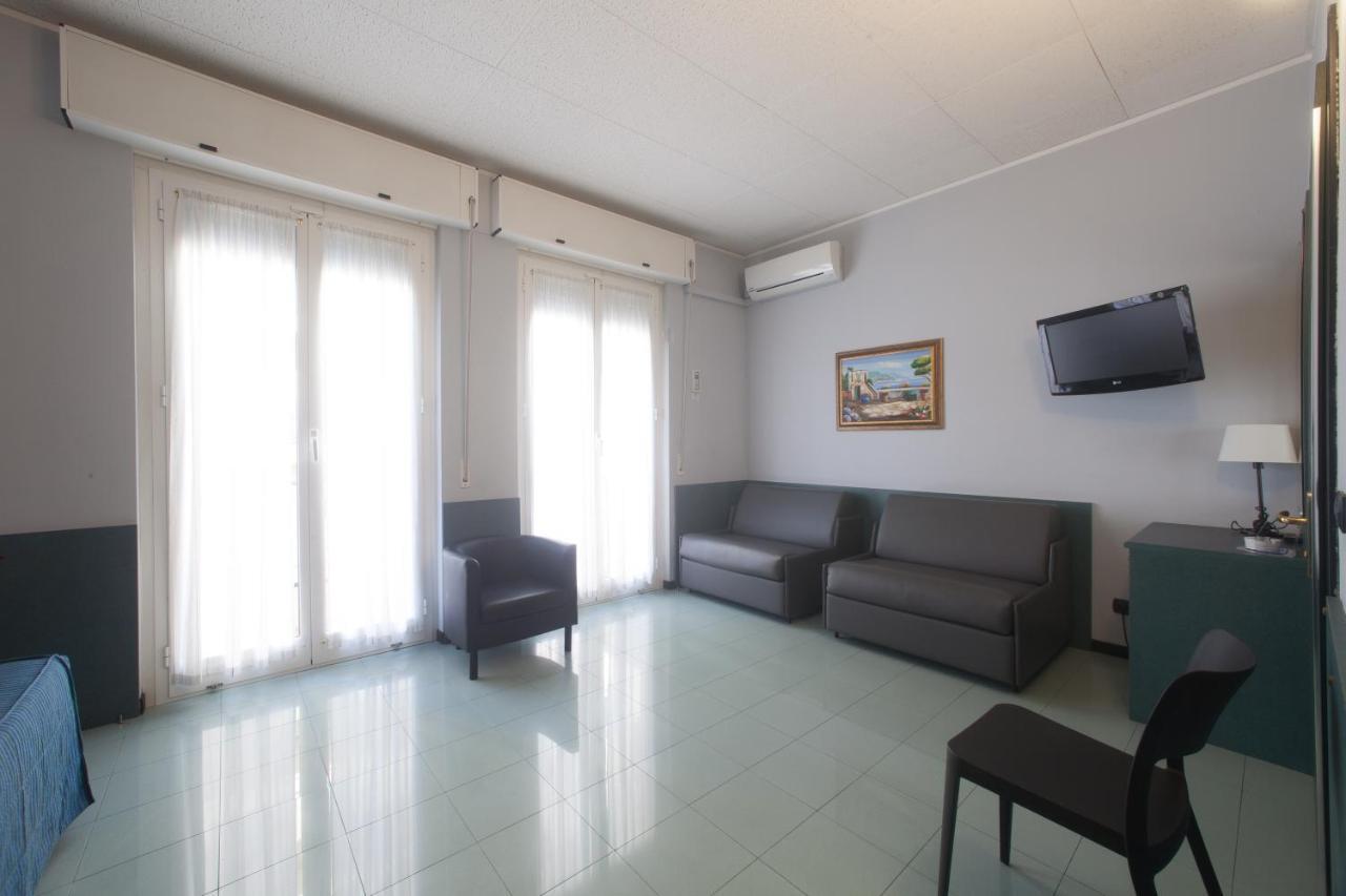 Hotel Tirreno Janov Exteriér fotografie